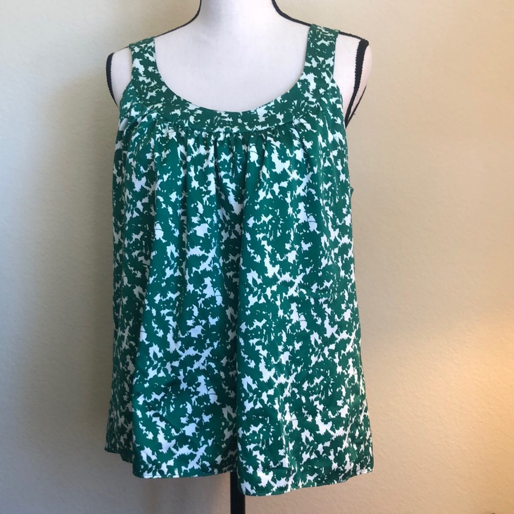 Banana Republic Green and White sleeveless top with lining and bra strap snaps